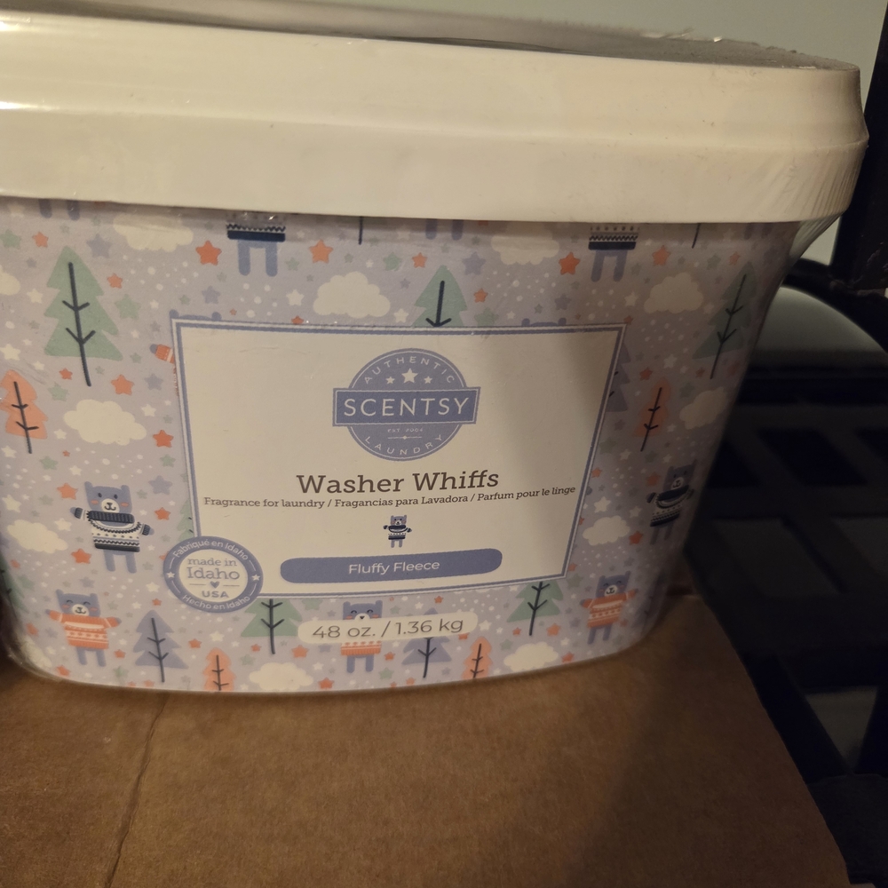 Scentsy Fluffy Fleece Washer Whiffs - Light Blue & White Laundry Fragrance
